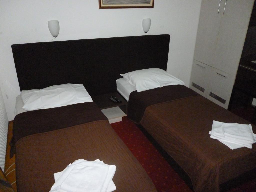 Gros Hotel - Leskovac Leskovac  Ngoại thất bức ảnh