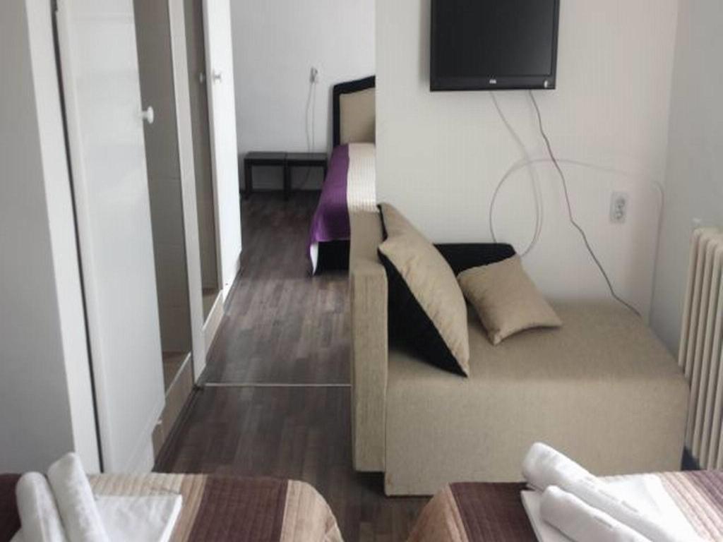 Gros Hotel - Leskovac Leskovac  Ngoại thất bức ảnh