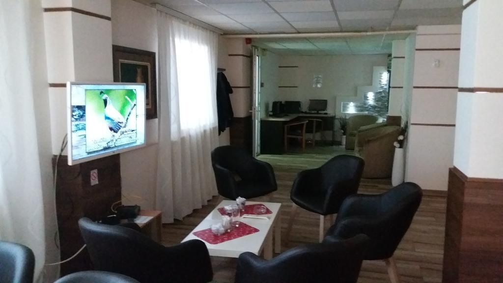Gros Hotel - Leskovac Leskovac  Ngoại thất bức ảnh
