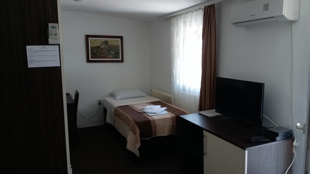 Gros Hotel - Leskovac Leskovac  Ngoại thất bức ảnh