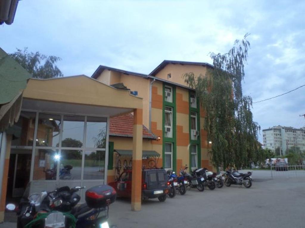 Gros Hotel - Leskovac Leskovac  Ngoại thất bức ảnh