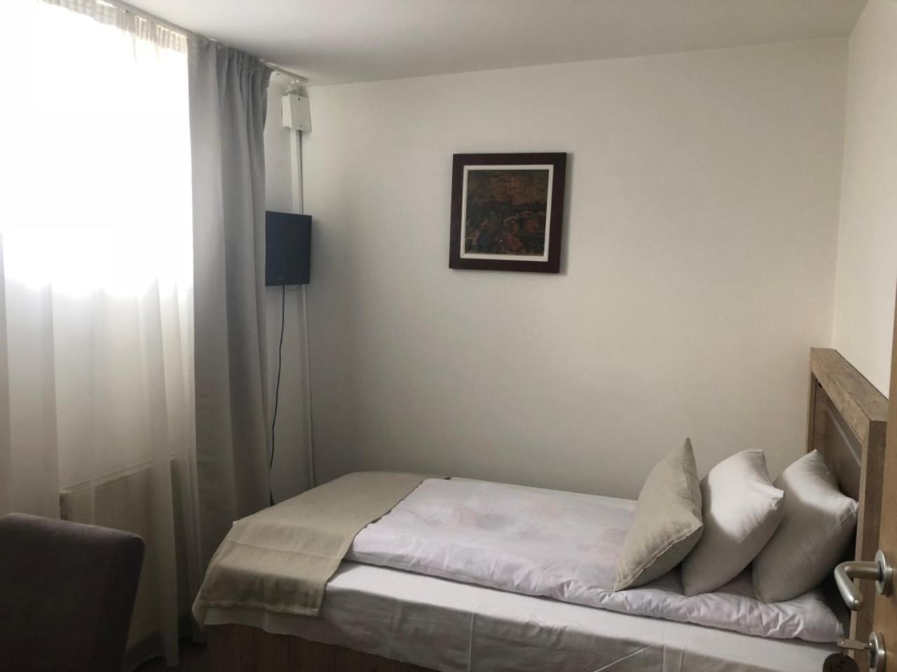 Gros Hotel - Leskovac Leskovac  Ngoại thất bức ảnh
