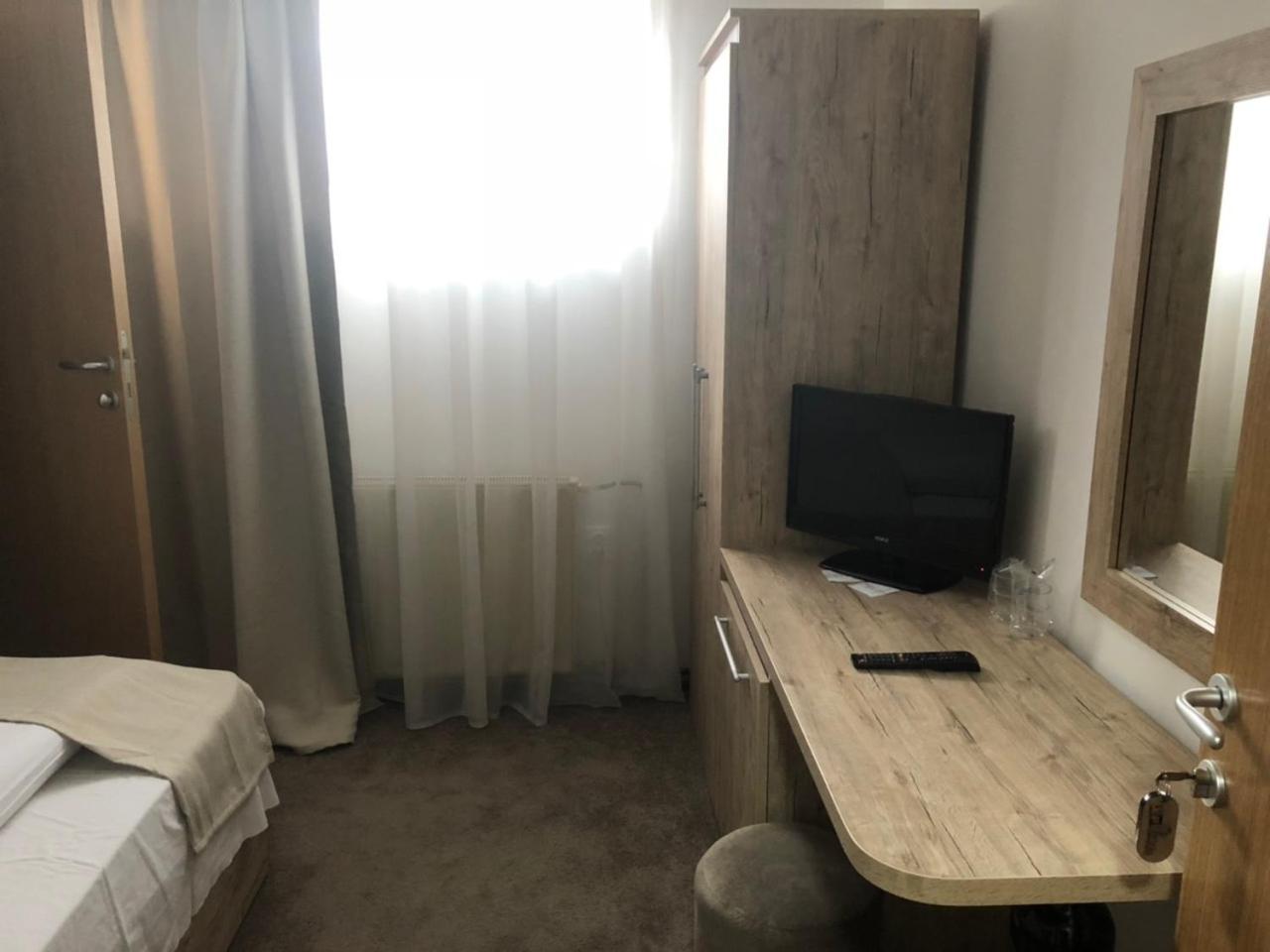 Gros Hotel - Leskovac Leskovac  Ngoại thất bức ảnh
